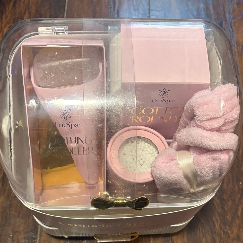 Pink Cosmetic Organizer Case with Gold Bow Accents - perfect Mothers Day Gift - Picture 5 of 13